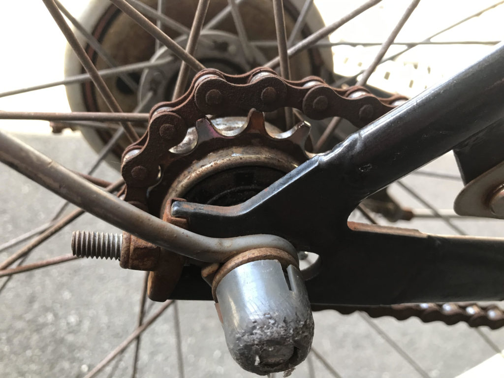 自転車の後輪のチェーンが外れたときの直し方は？簡単にはめる方法（ママチャリ） いちかばちか晴れブログ