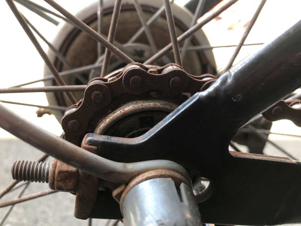 自転車の後輪のチェーンが外れたときの直し方は 簡単にはめる方法 ママチャリ いちかばちか晴れブログ
